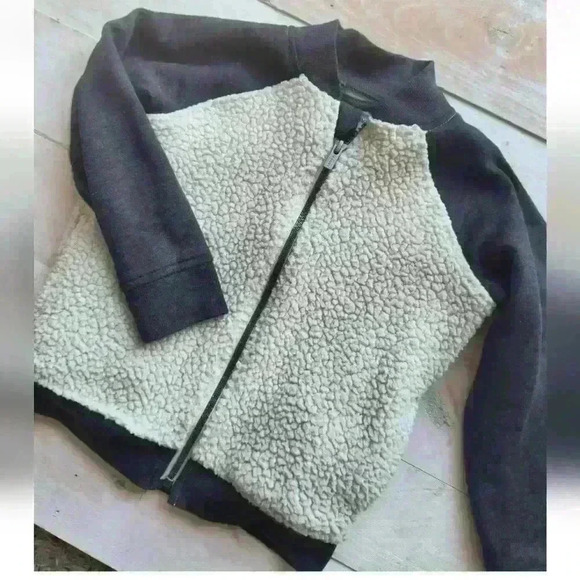 Old Navy Toddler Boys Zip Up Fleece Sherpa Sweater Jacket Grey Beige Size 4T - Picture 2 of 7